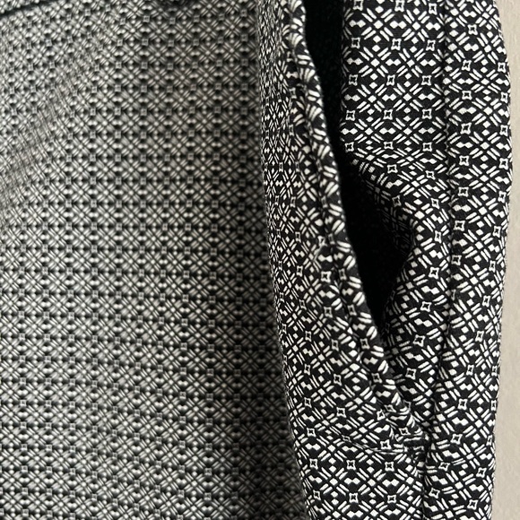 Hilary Radley crops, size 12. Black white, pockets, button and fly. Stretch VGUC - Picture 5 of 10